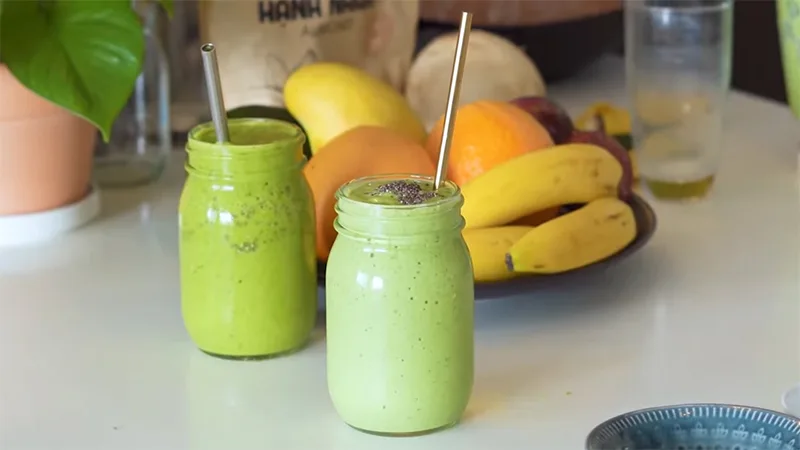 Smoothie cu spanac și avocado